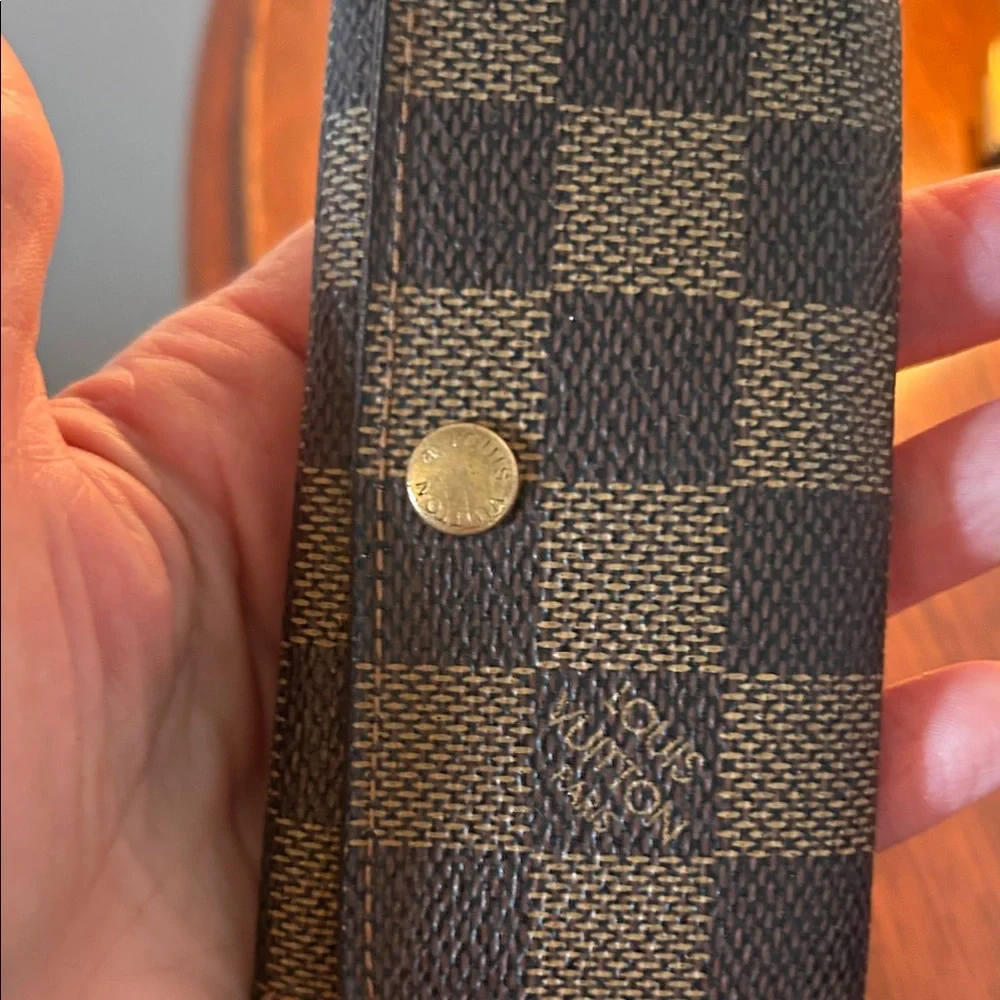 Louis Vuitton Checkered Key Holder with Gold Accent - Picture 2 of 15